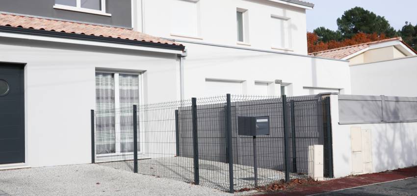 Residential security fence